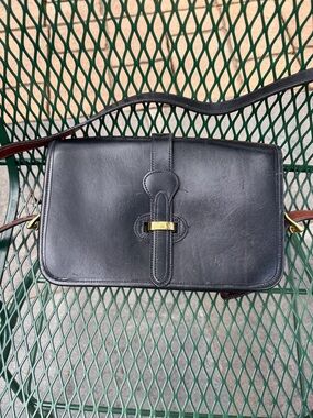 Vintage 
Dooney&Brourke Leather Shoulder bag 
Saddle bag, made in USA.